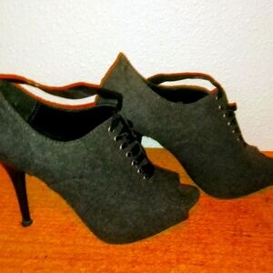 Lauren Conrad Women Gray Heel W/Peekaboo Toe